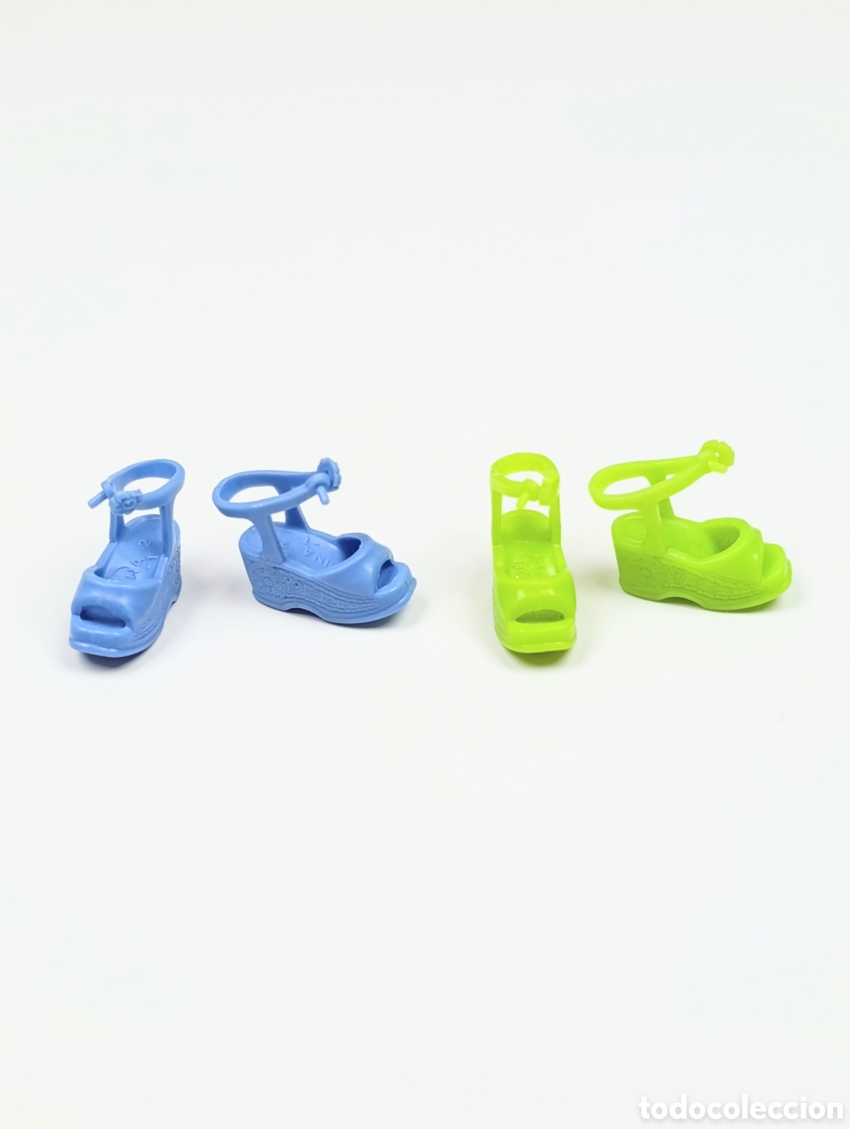 Barbie y Ken: Lote dos sandalias barbie azul y verde