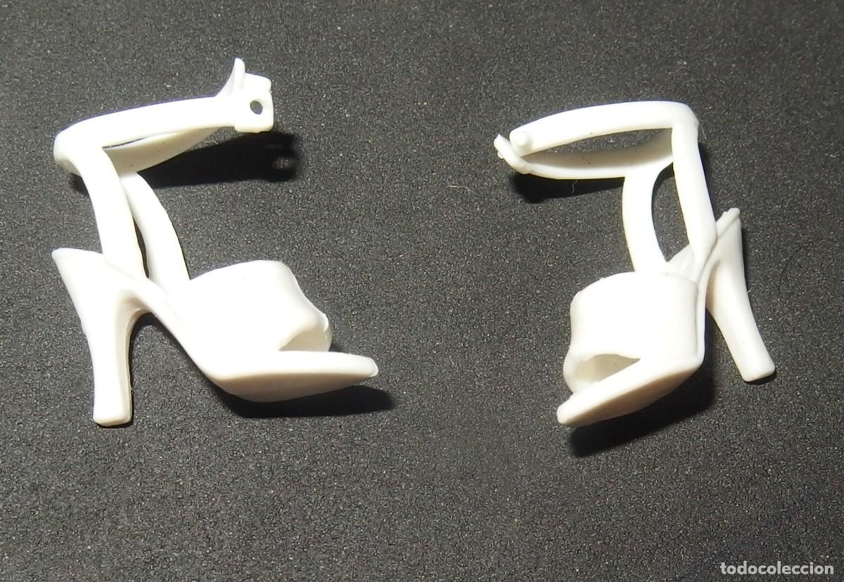 Barbie y Ken: TACONES BLANCOS DE BARBIE,A&Ntilde;OS 80