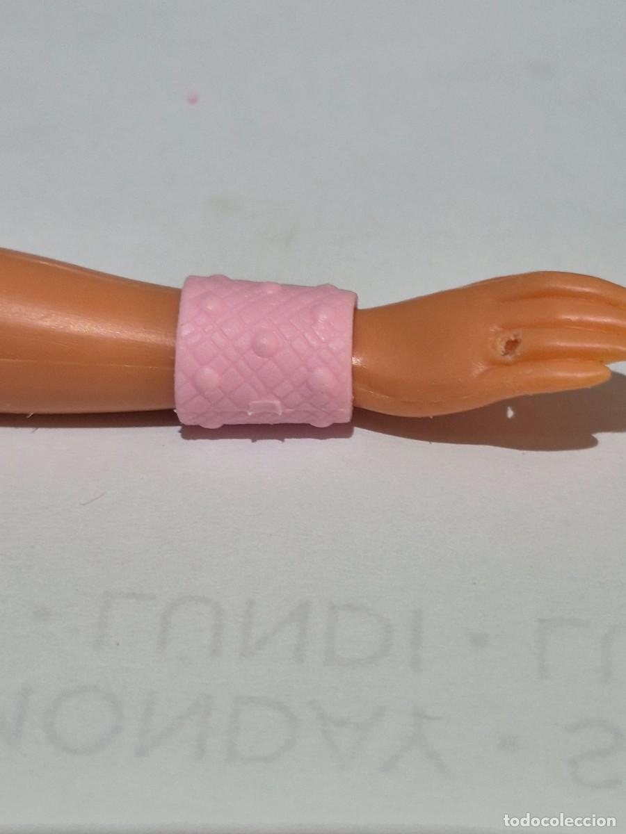 Barbie y Ken: Pulsera brazalete mu&ntilde;eca barbie