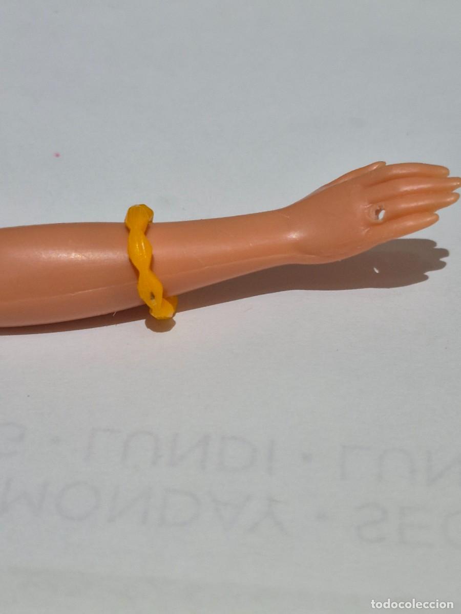 Barbie y Ken: Pulsera brazalete mu&ntilde;eca barbie