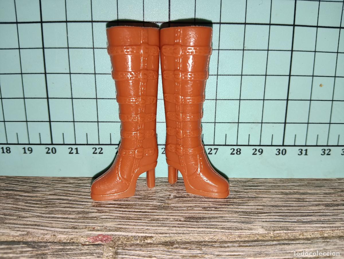 Barbie y Ken: Botas zapatos de mu&ntilde;eca Barbie