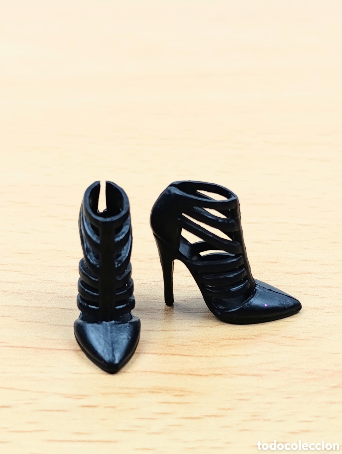 Barbie y Ken: Zapatos tac&oacute;n con punta barbie color negro