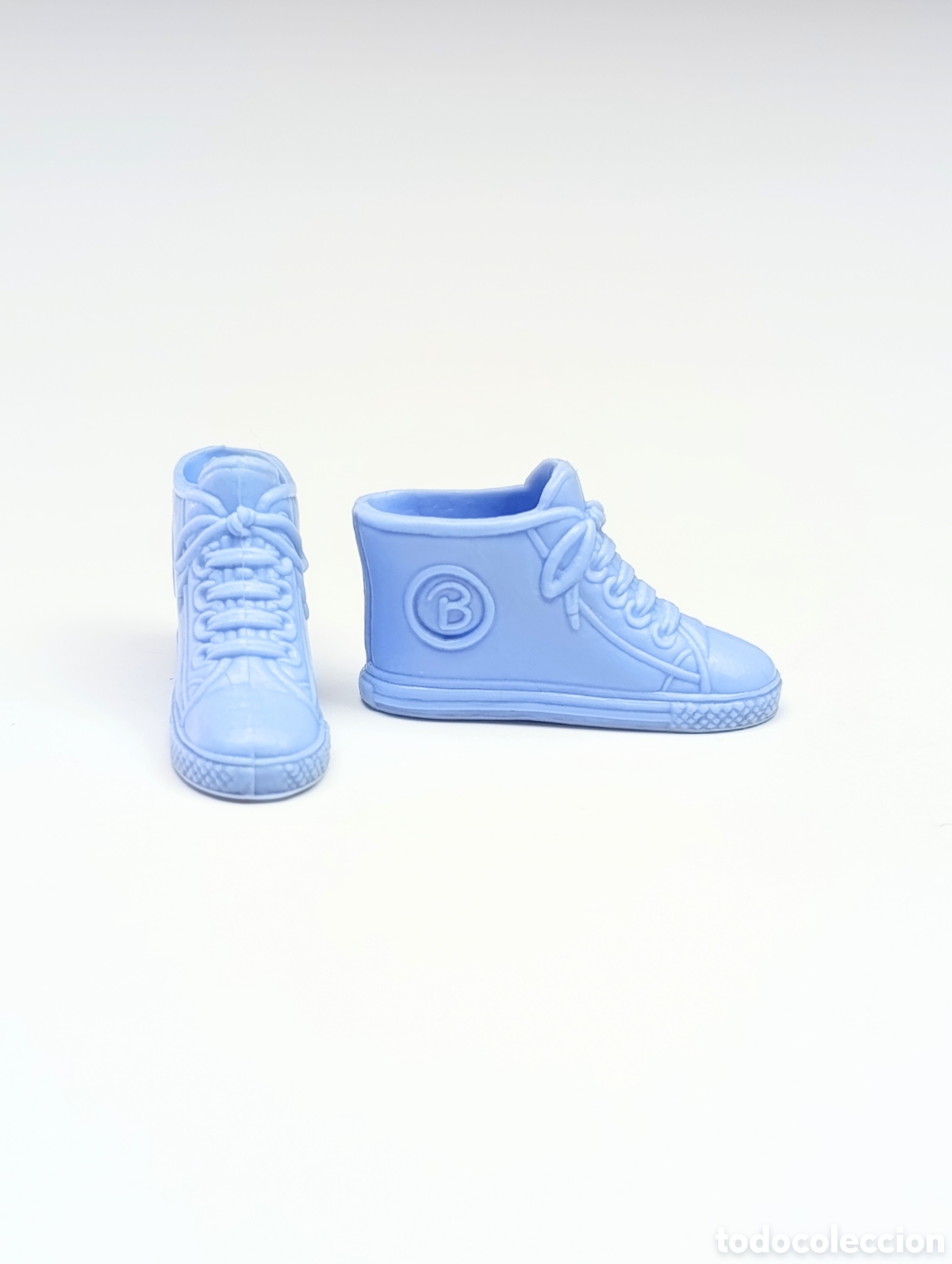 Barbie y Ken: Converse azules mu&ntilde;eca barbie