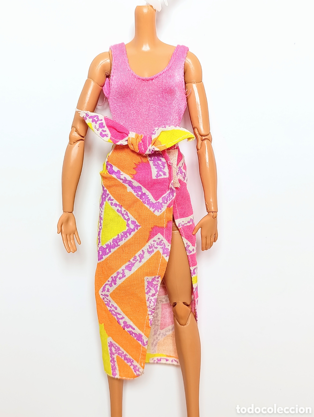 Barbie y Ken: Outfit ropa Barbie ba&ntilde;ador rosa y pareo