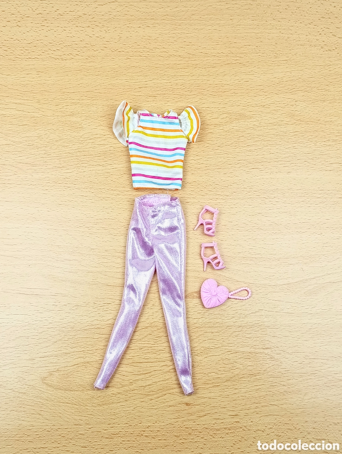 Barbie y Ken: Outfit ropa barbie con camiseta a rayas