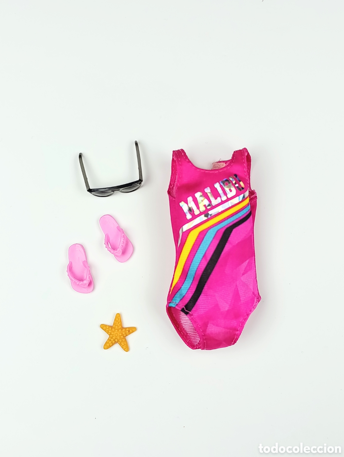 Barbie y Ken: Ba&ntilde;ador barbie malibu, chanclas y accesorios