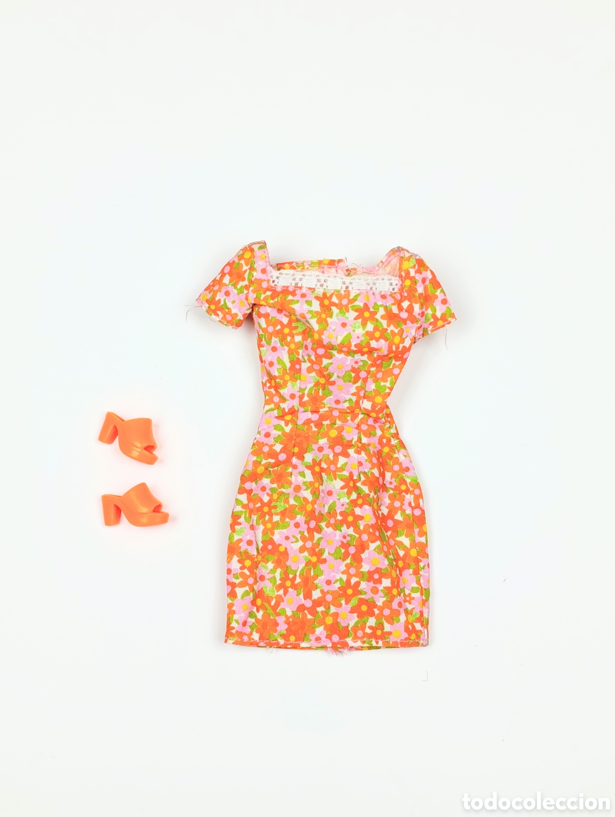 Barbie y Ken: Vestido barbie naranja con flores y zapatos