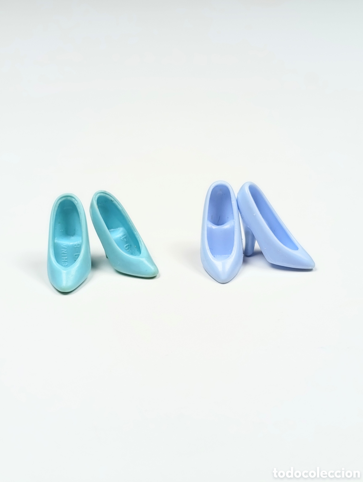 Barbie y Ken: Lote dos zapatos de tac&oacute;n barbie azul y turquesa