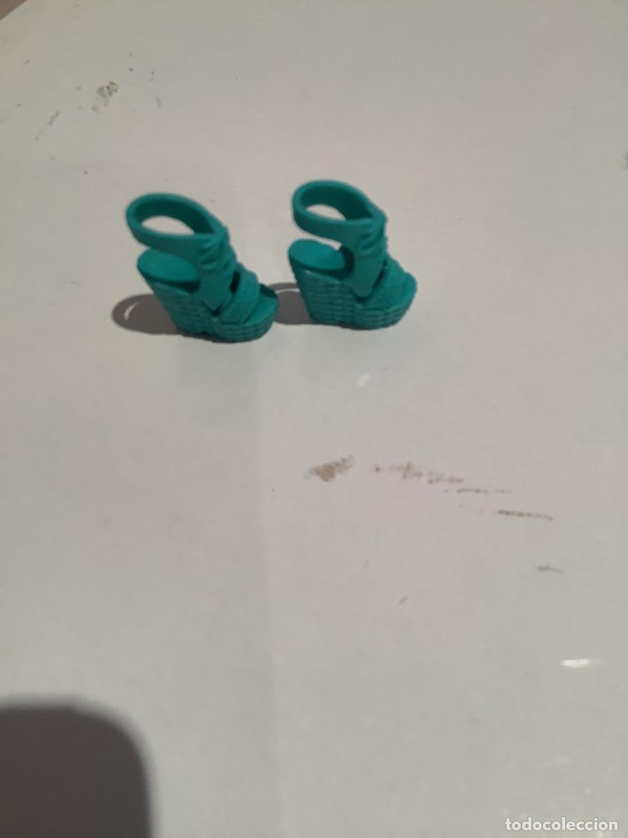 Barbie y Ken: Par de Zapatos de Barbie