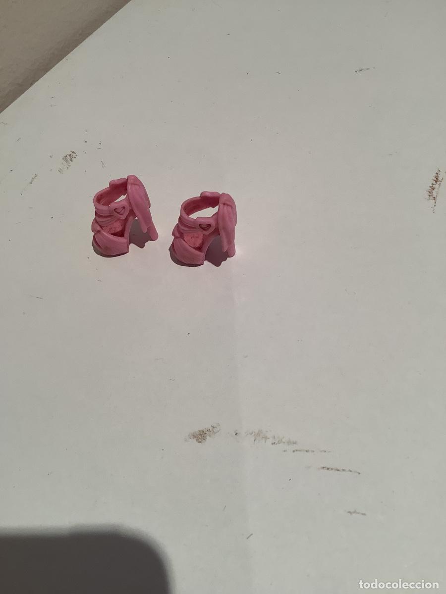 Barbie y Ken: Par de Zapatos de Barbie
