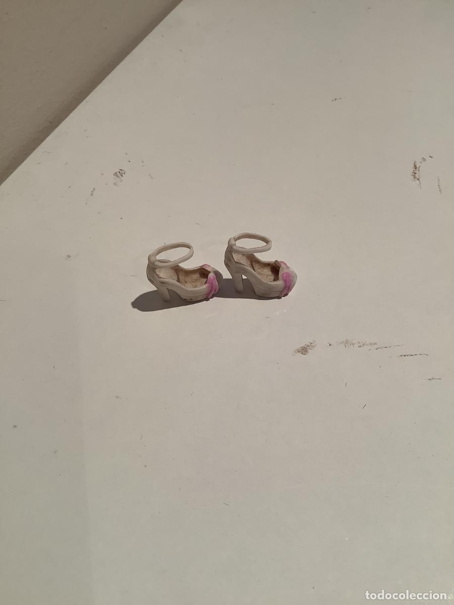 Barbie y Ken: Par de zapatos de Barbie