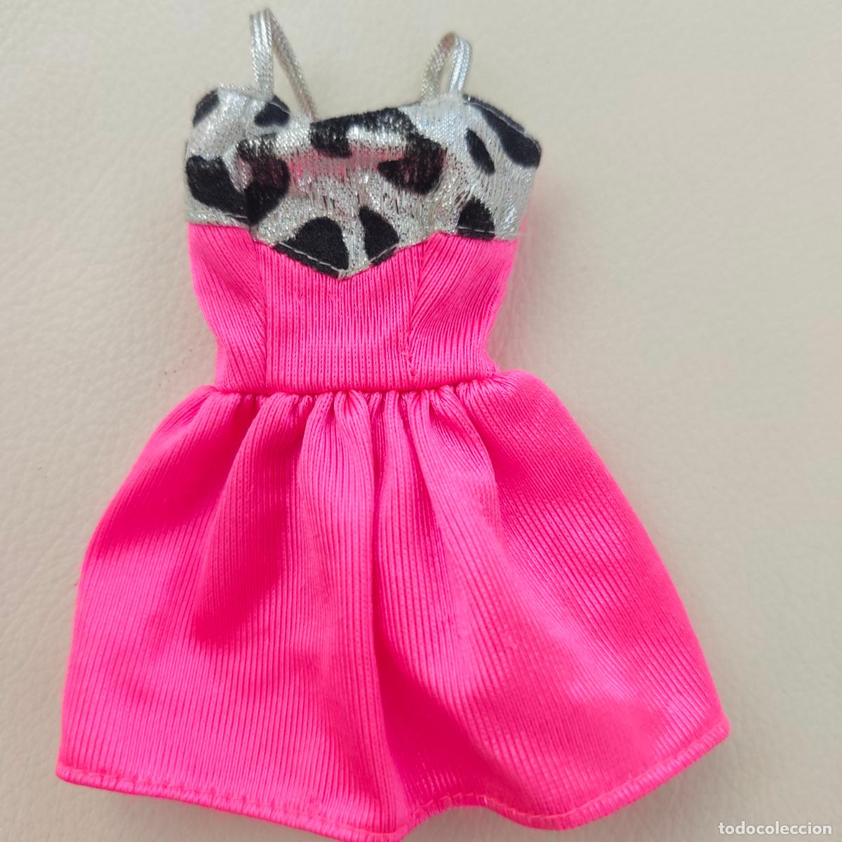 Barbie y Ken: VESTIDO BARBIE FASHION - ROSA INTENSO con ADORNO PLATEADO