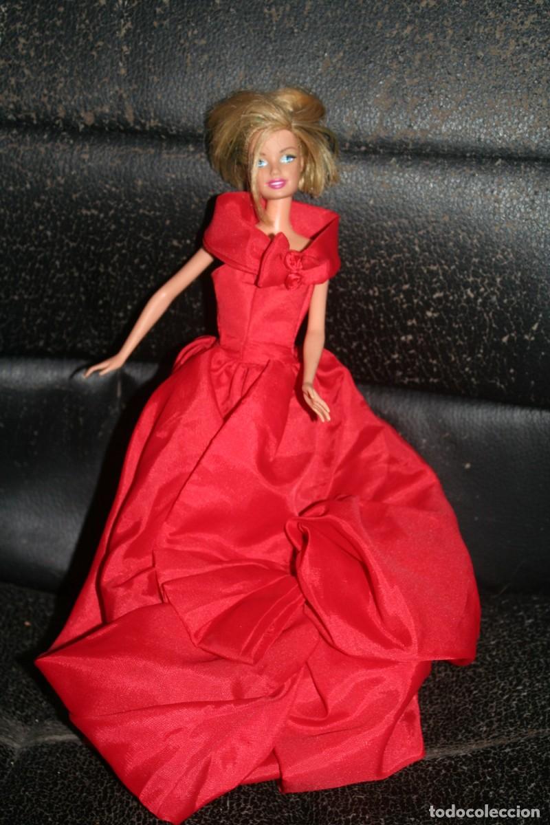 Barbie y Ken: VESTIDO ROJO MU&Ntilde;ECA BARBIE ORIGINAL