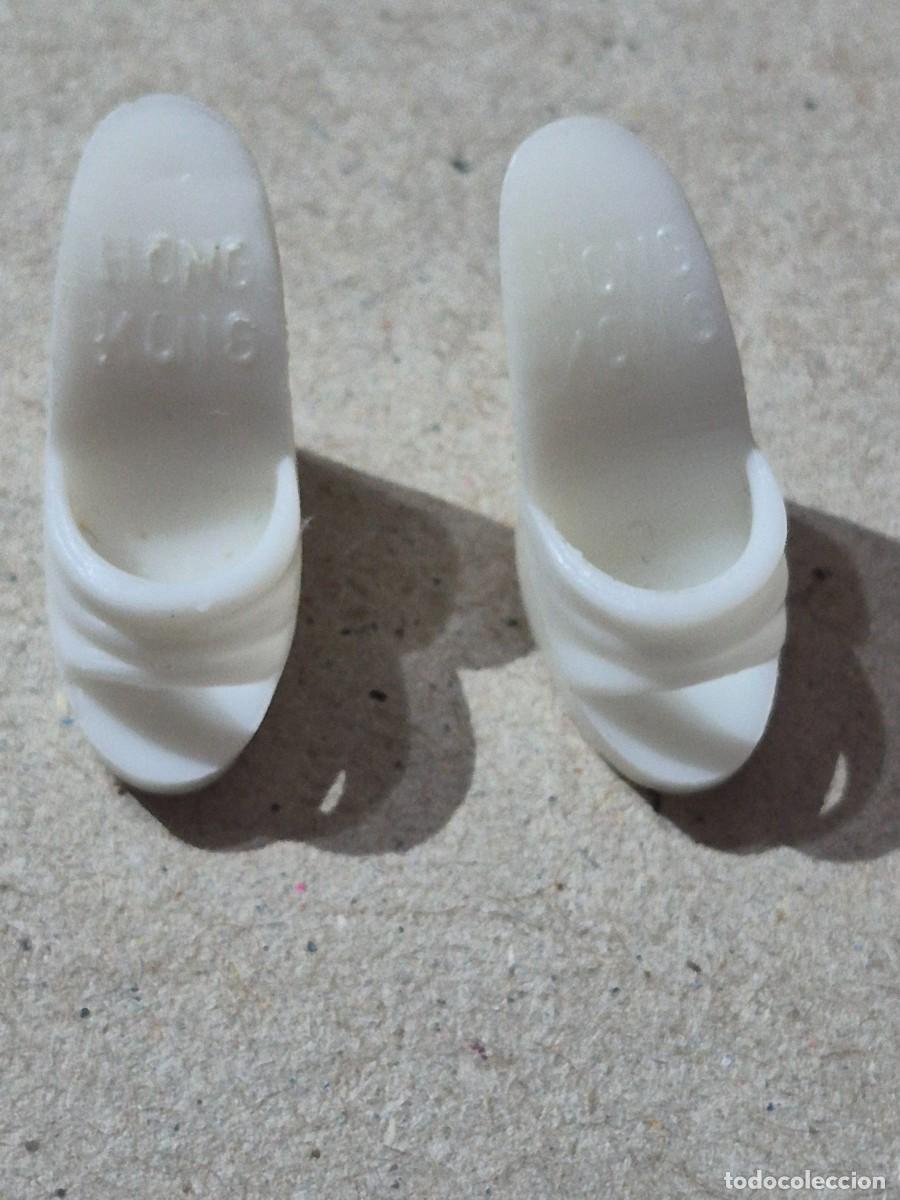 Barbie y Ken: Zspatos Sandalias barbie vintage Honk Kong blancos