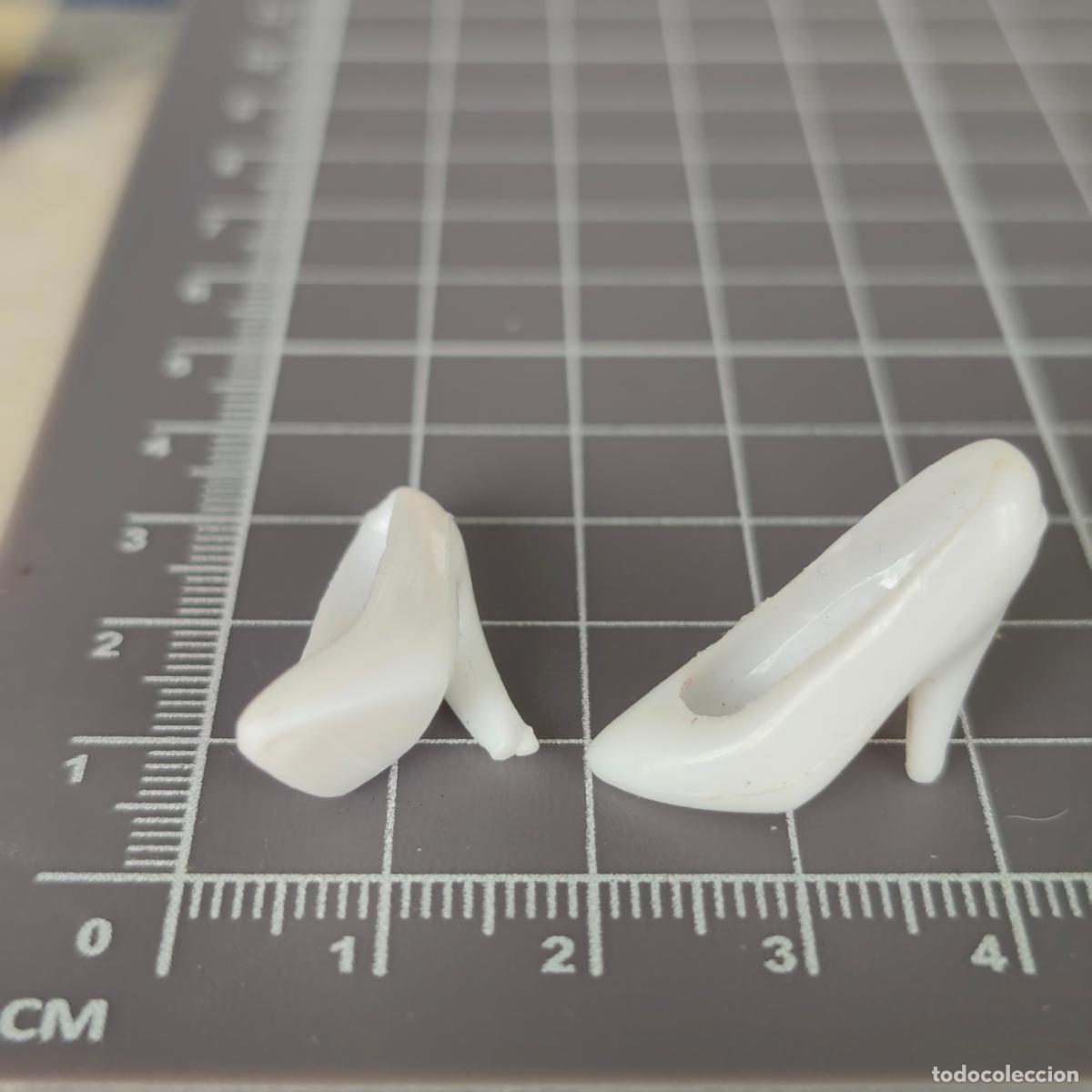 Barbie y Ken: TACONES BLANCOS DE BARBIE,A&Ntilde;OS 80