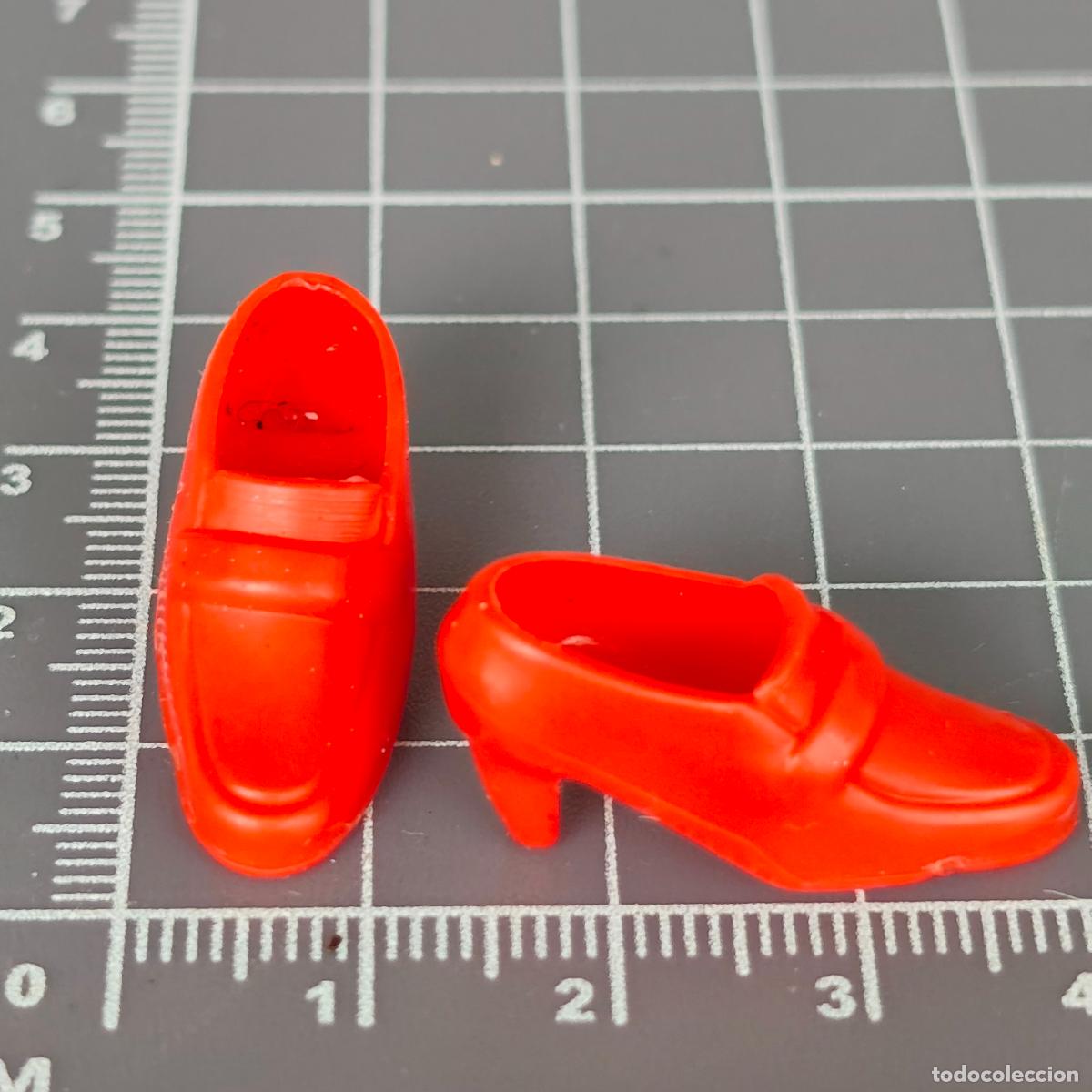 Barbie y Ken: TACONES ROJOS DE BARBIE,A&Ntilde;OS 80??