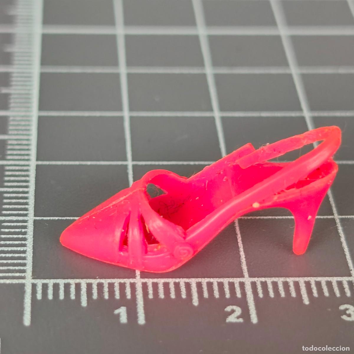 Barbie y Ken: Zapatos tac&oacute;n suelto de BARBIE