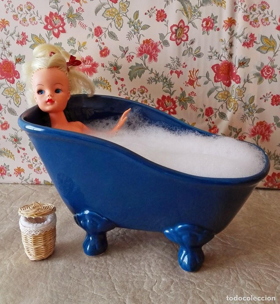 Barbie y Ken: Ba&ntilde;era de porcelana azul para mu&ntilde;ecas Barbie