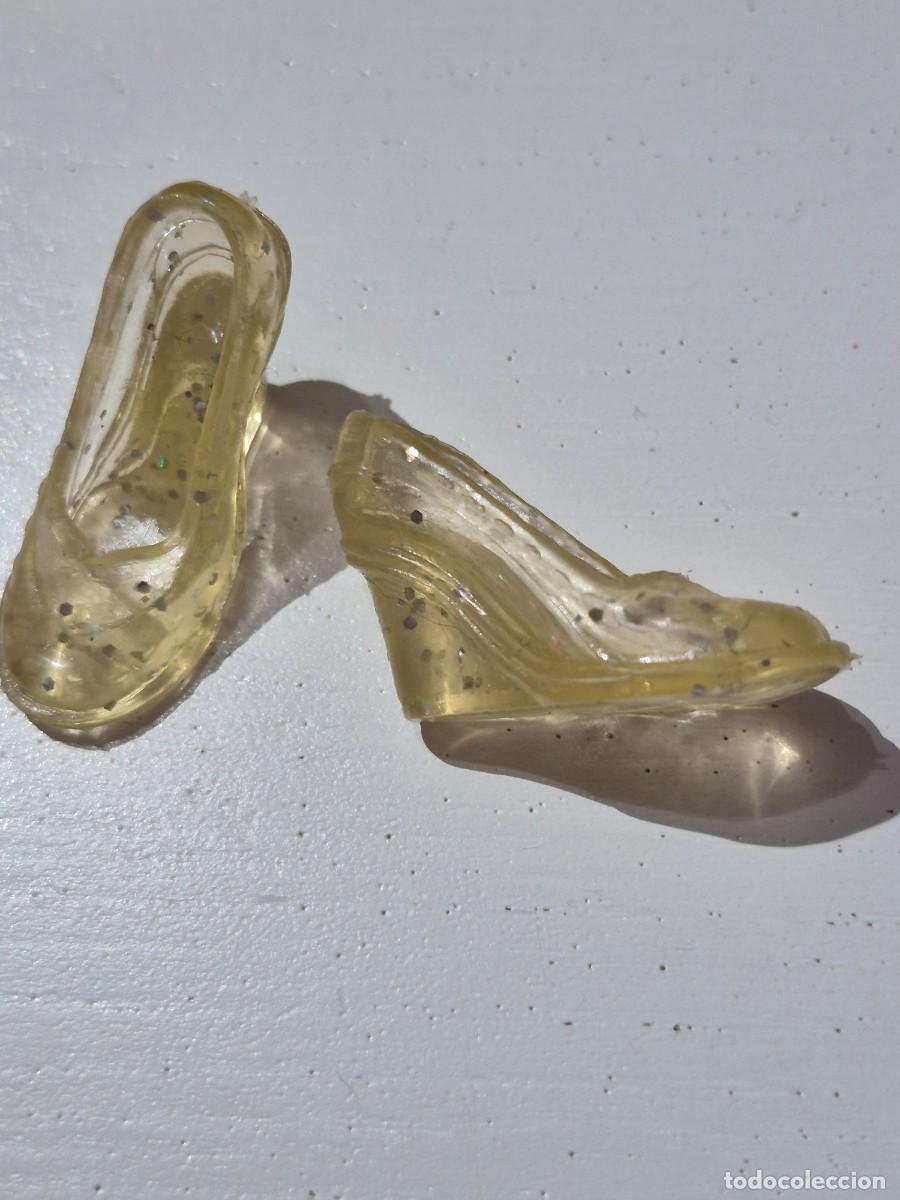 Barbie y Ken: Zapatos barbie transparente con purpurina