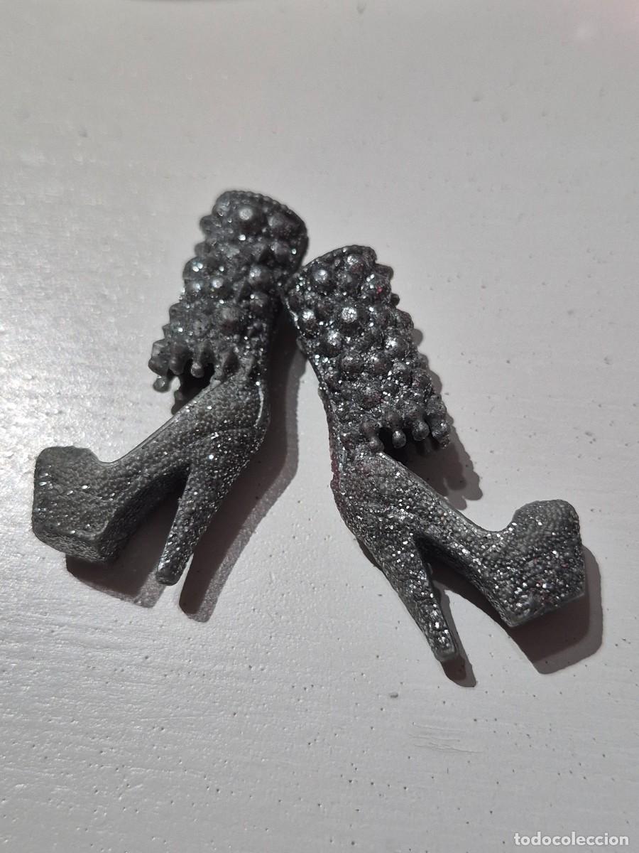 Barbie y Ken: Zapatos barbie grises con purpurina