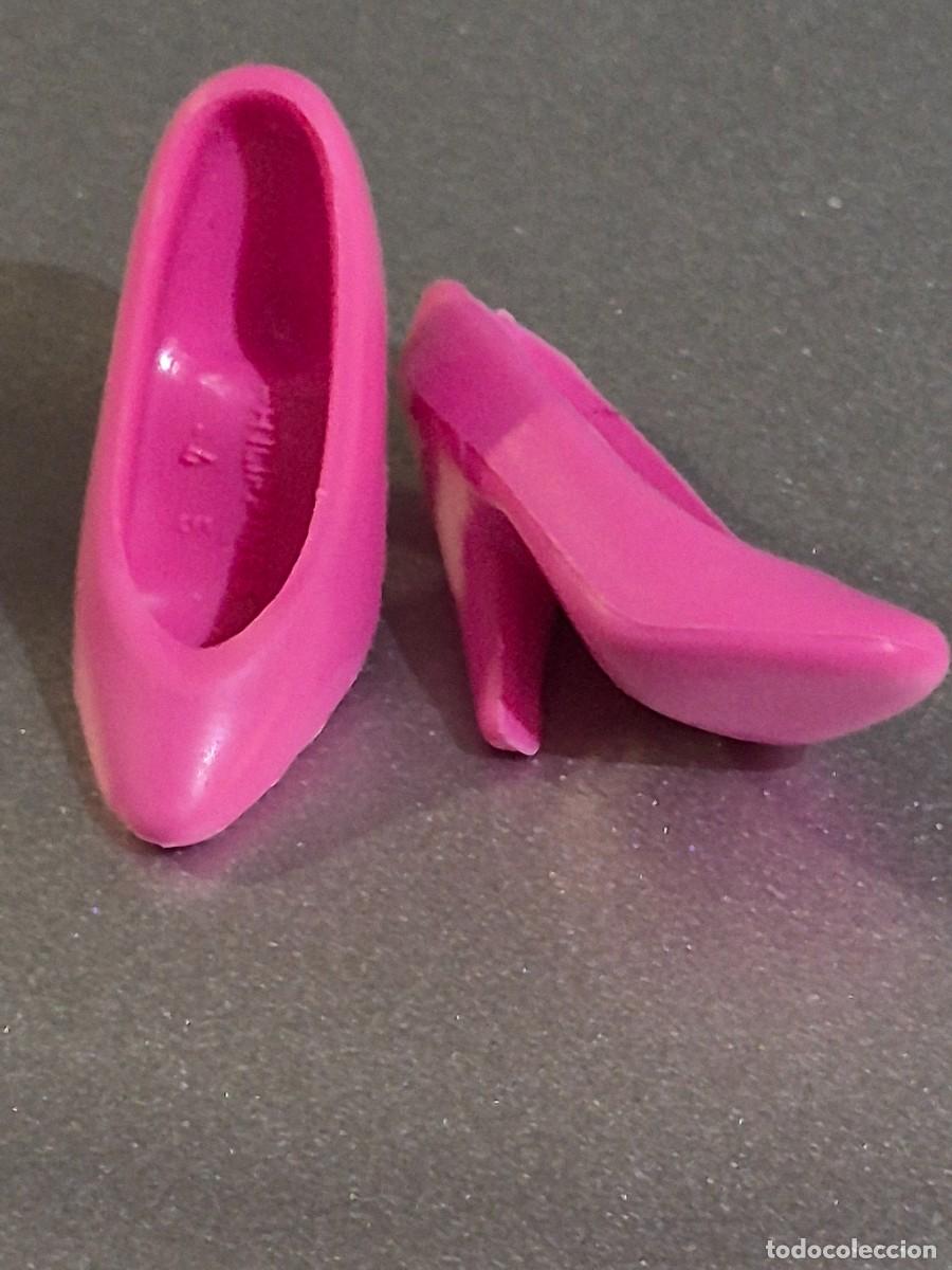 Barbie y Ken: Zapatos cl&aacute;sicos barbie vintage