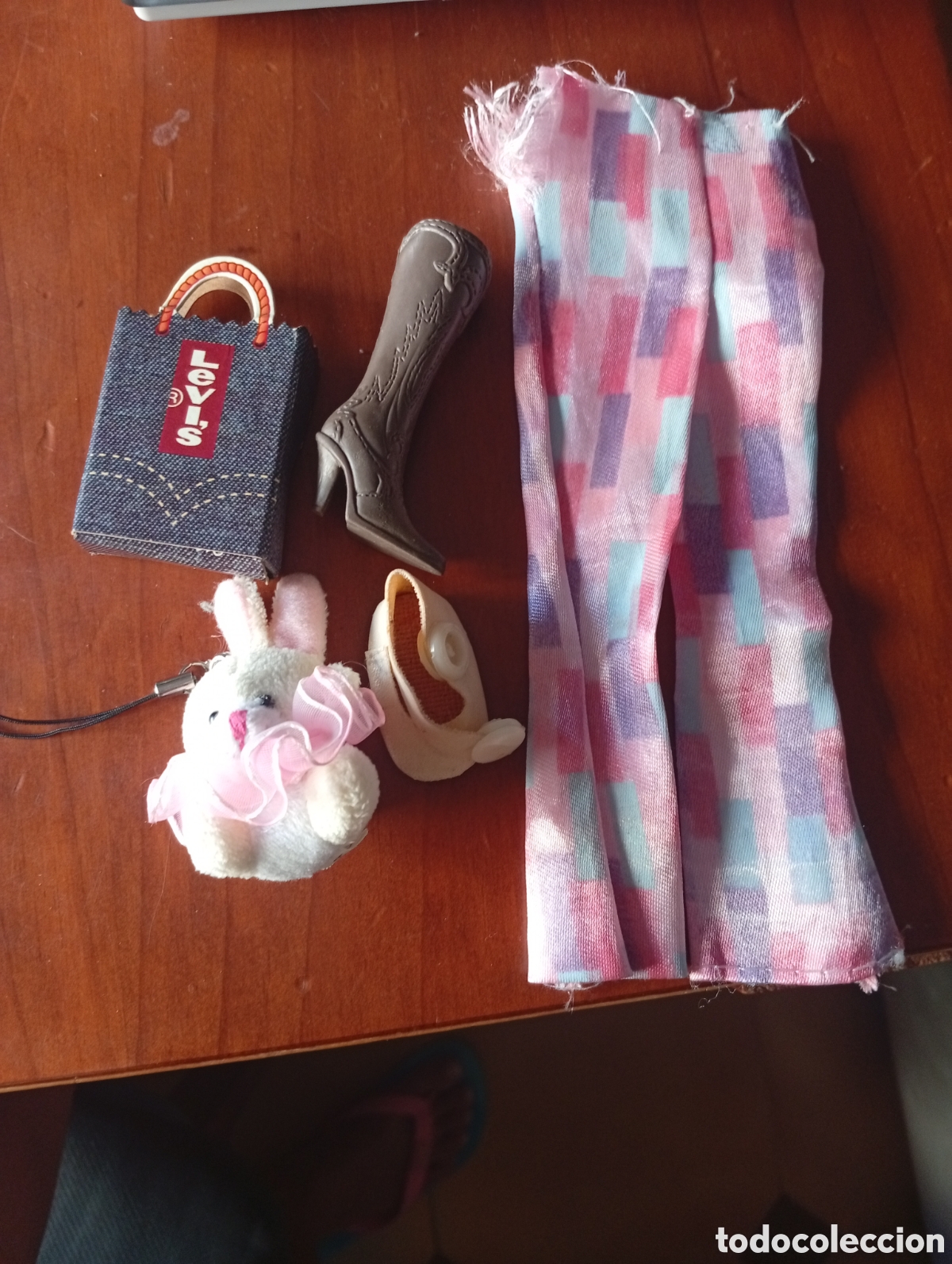 Barbie y Ken: ACCESORIOS MU&Ntilde;ECA BARBIE BOTA PANTALON BOLSA levis