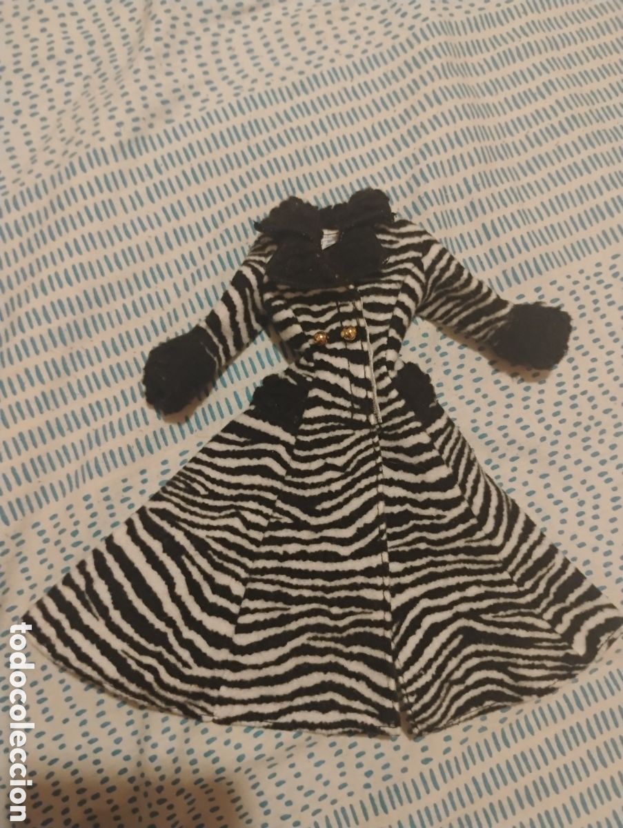 Barbie y Ken: &diams;Lote Abrigo Cebra Barbie Pr&ecirc;t-&agrave;-Porter 1994 + Zapatos N&aacute;car - Etiqueta Genuine Mattel