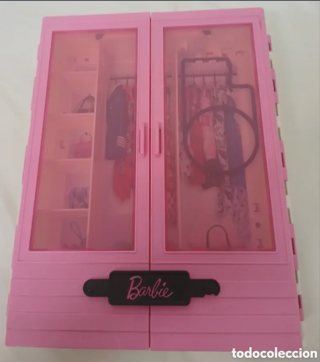 Barbie y Ken: BARBIE ARMARIO CON PERCHAS