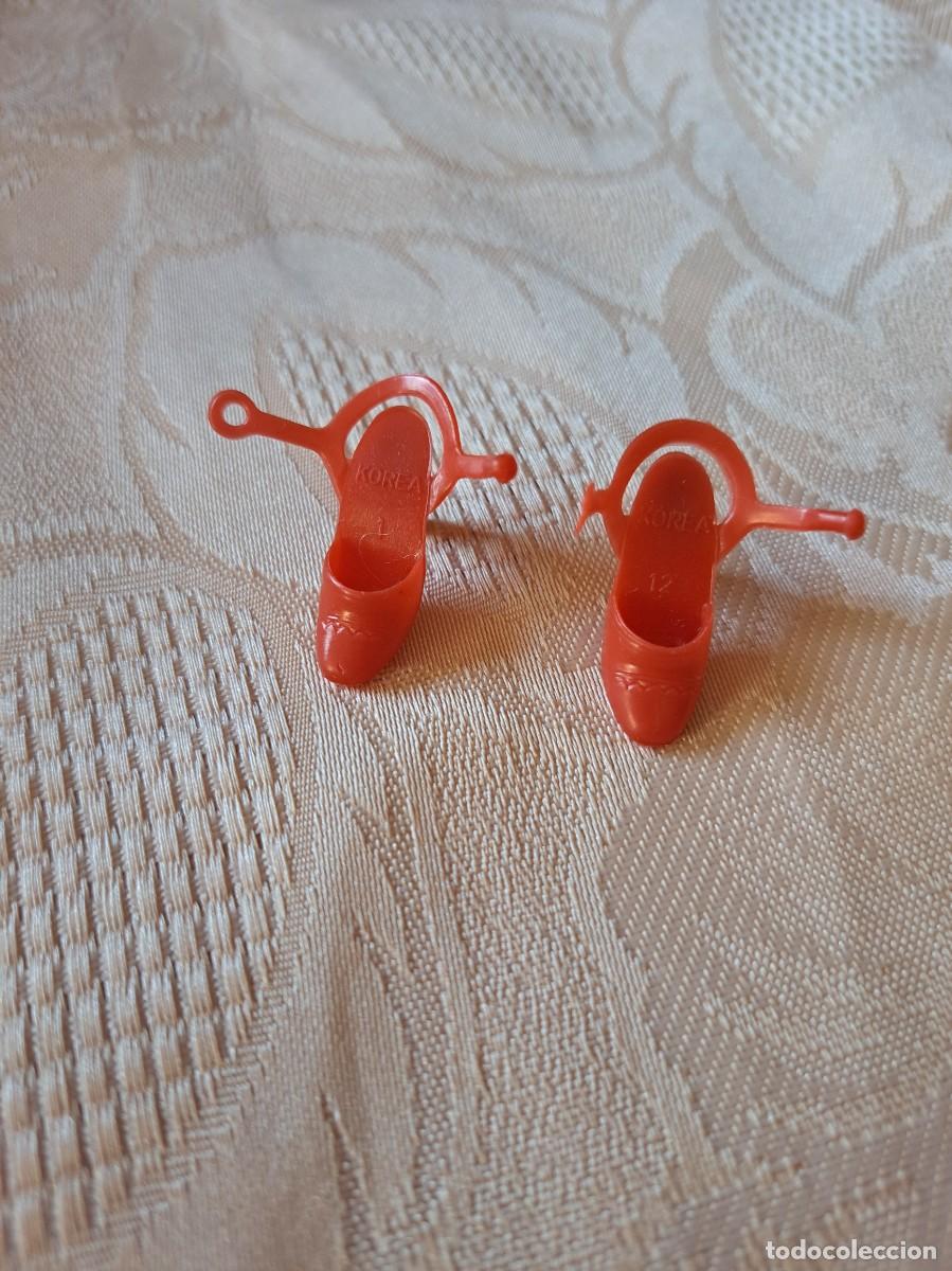 Barbie y Ken: Zapatos de mu&ntilde;eca petra ,a&ntilde;os 60