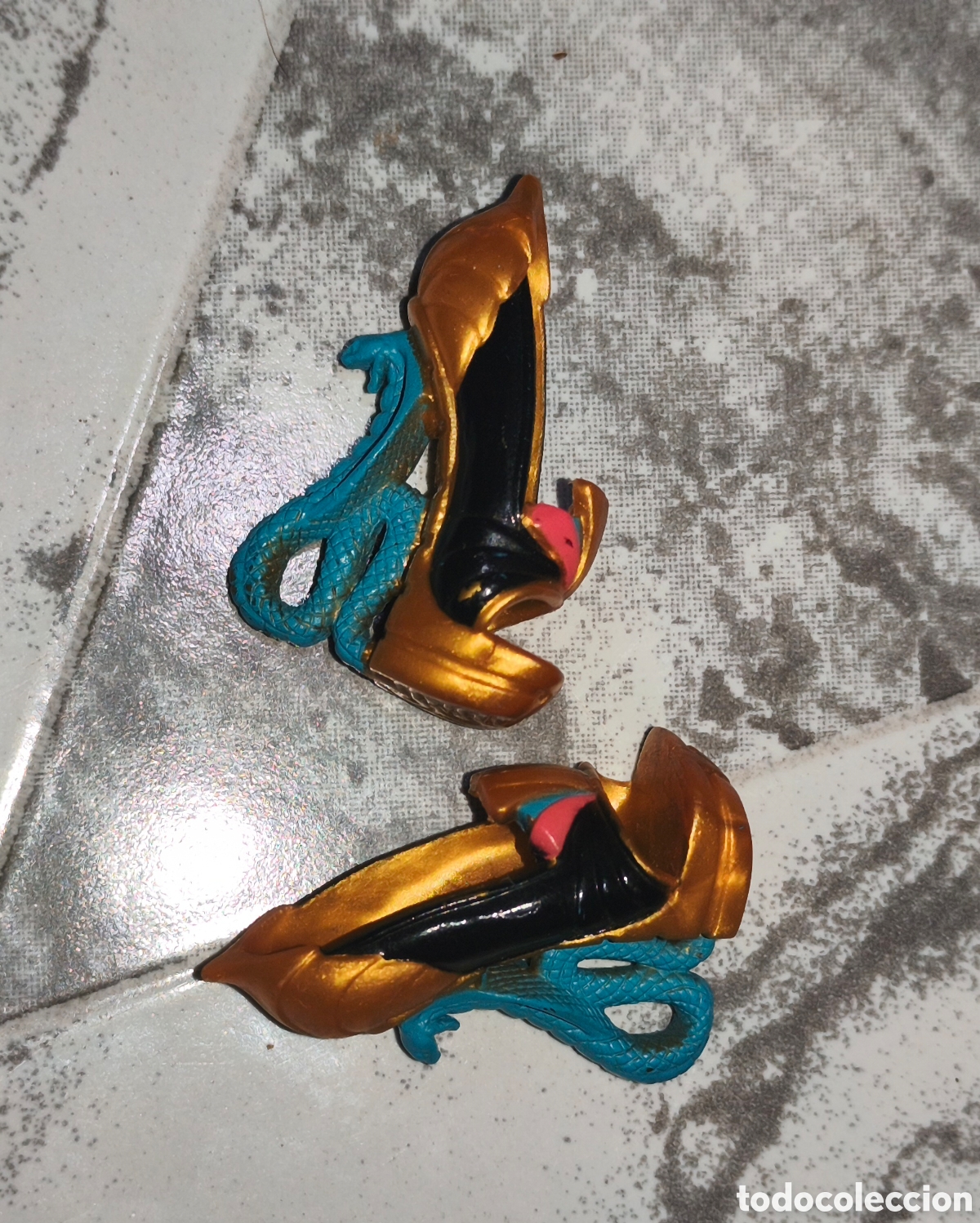 Barbie y Ken: Par de zapatos para mu&ntilde;eca Monster high
