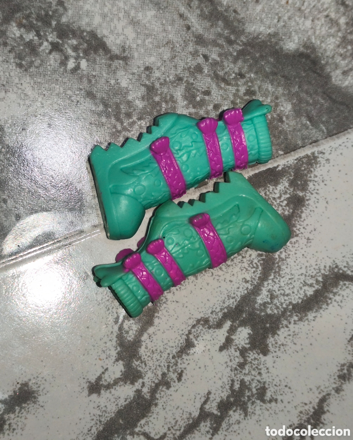 Barbie y Ken: Par de zapatos para mu&ntilde;eca monster high