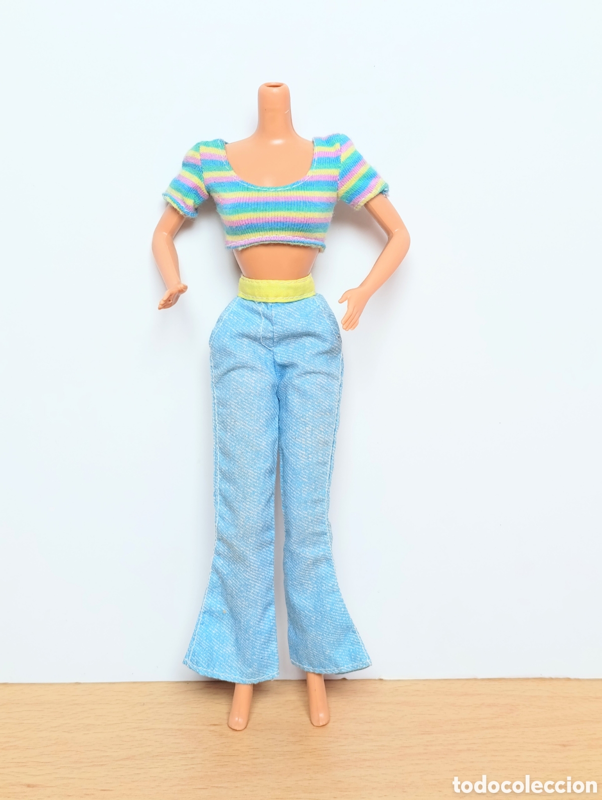 Barbie y Ken: Outfit barbie pantal&oacute;n vaquero y top a rayas