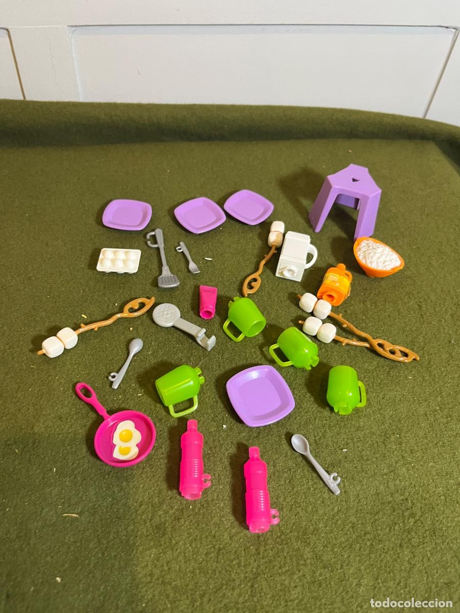 Barbie y Ken: Lote Accesorios Cocina y Camping para Mu&ntilde;ecas Barbie o Similar &ndash; Platos, Tazas, Comida y Utensilios