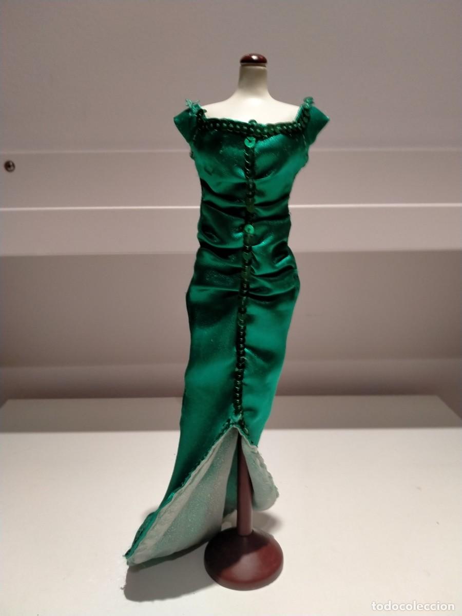 Barbie y Ken: Vestido de noche color verde con lentejuelas estilo retro con estola para Barbie o similar