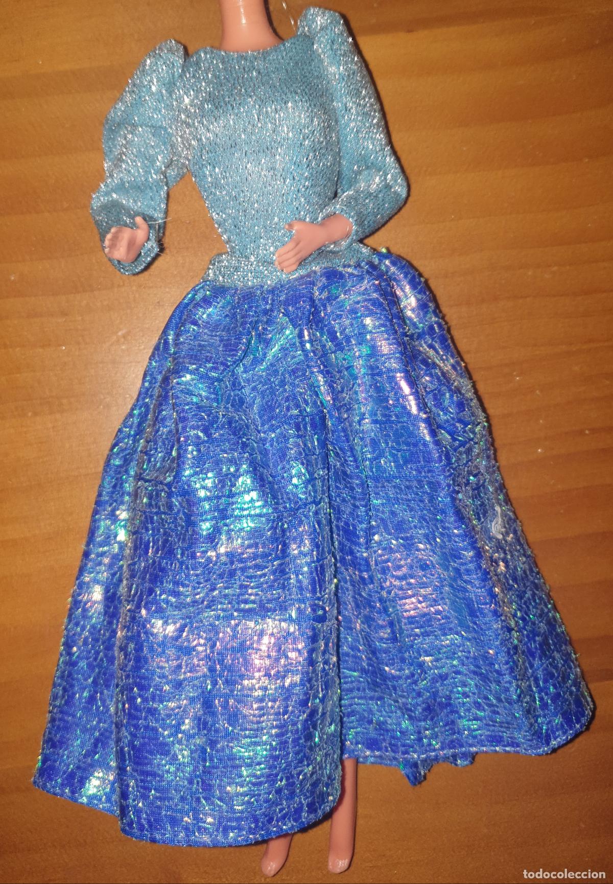 Barbie y Ken: Vestido de Barbie Linea Alta Costura modelo Luna vestido fiesta azul brillante a&ntilde;os 80 Spain congost