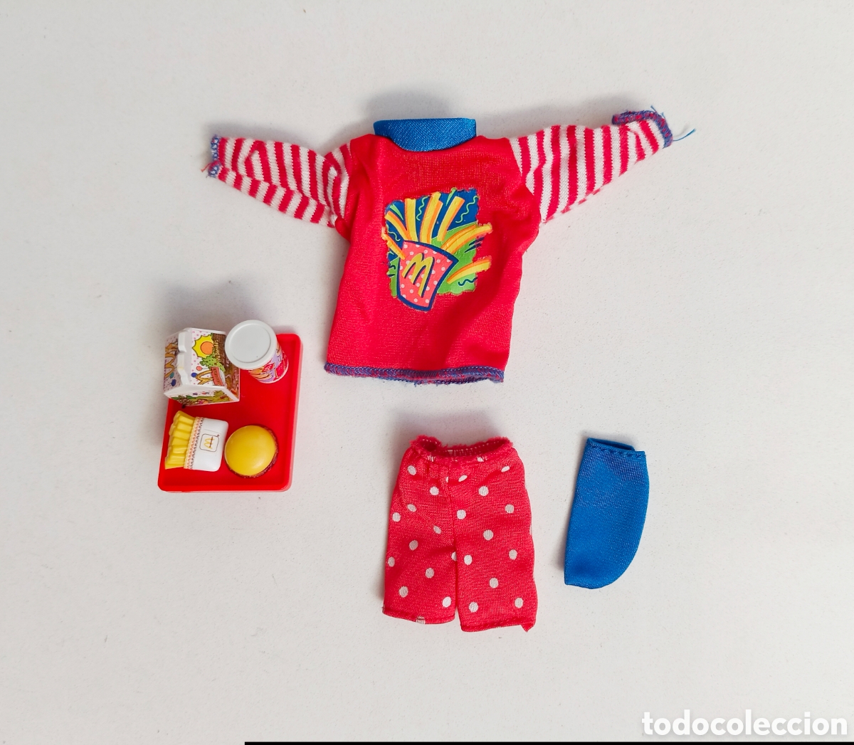 Barbie y Ken: Barbie Happy Meal Stacie 1993 #11474 ropa camiseta roja y azul pantal&oacute;n con lunares bandeja a&ntilde;os 90