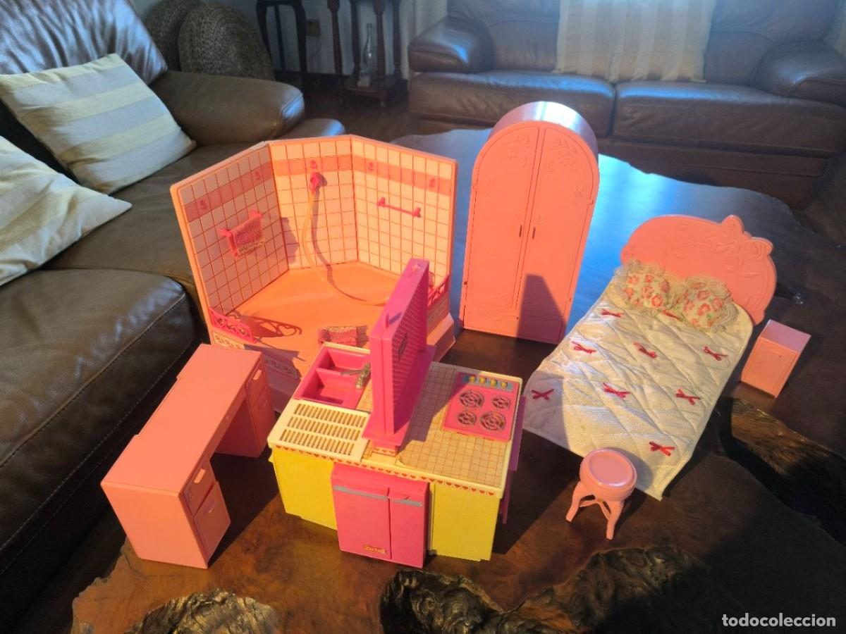 Barbie y Ken: BARBIE MOBILIARIO, BA&Ntilde;ERA ALMARIO COCINA CAMA TOCADOR TABURETE ETC