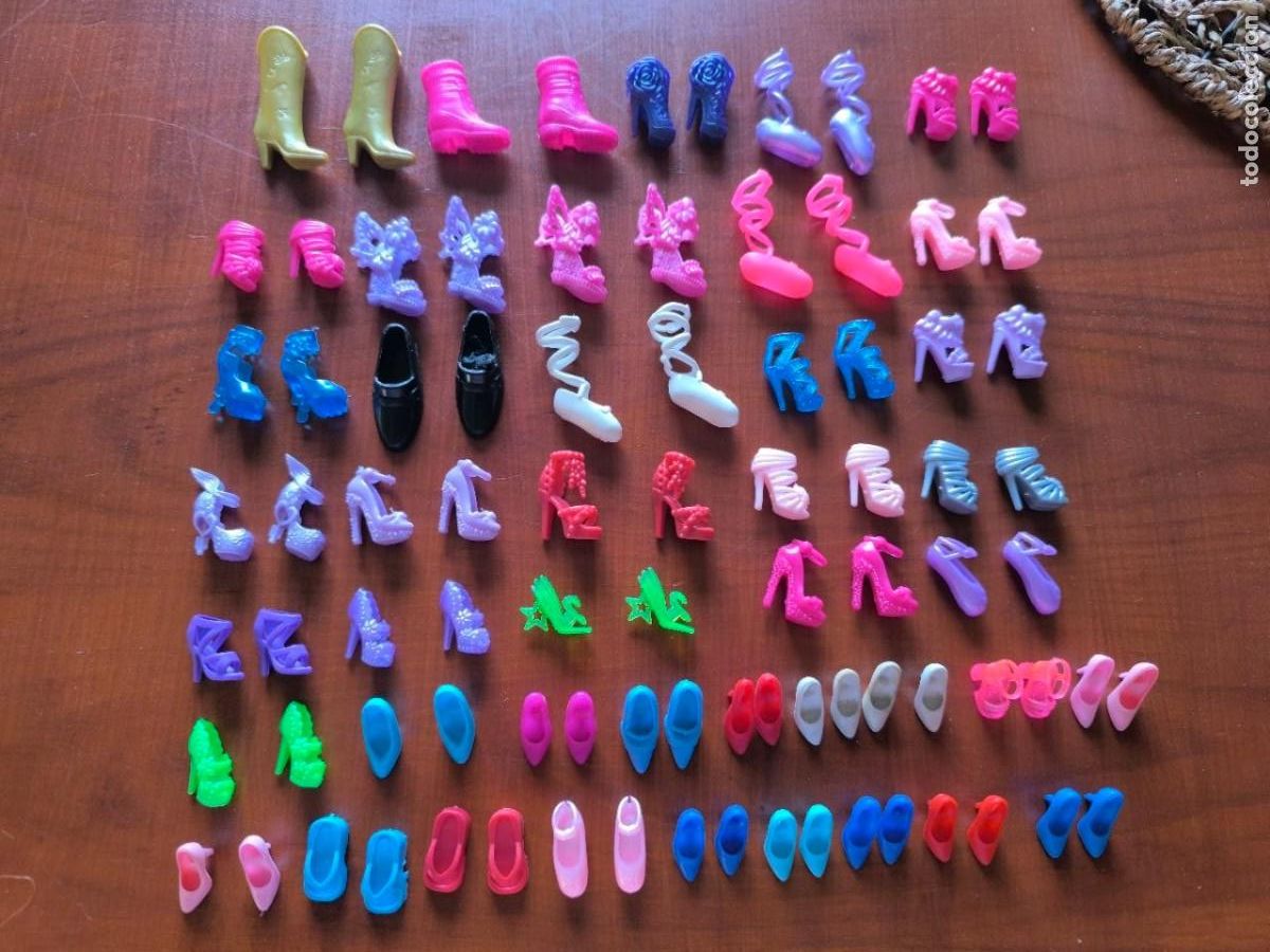 Barbie y Ken: 43 PARES DE ZAPATOS, BOTAS ZAPATILLAS ETC DE LA BARBIE