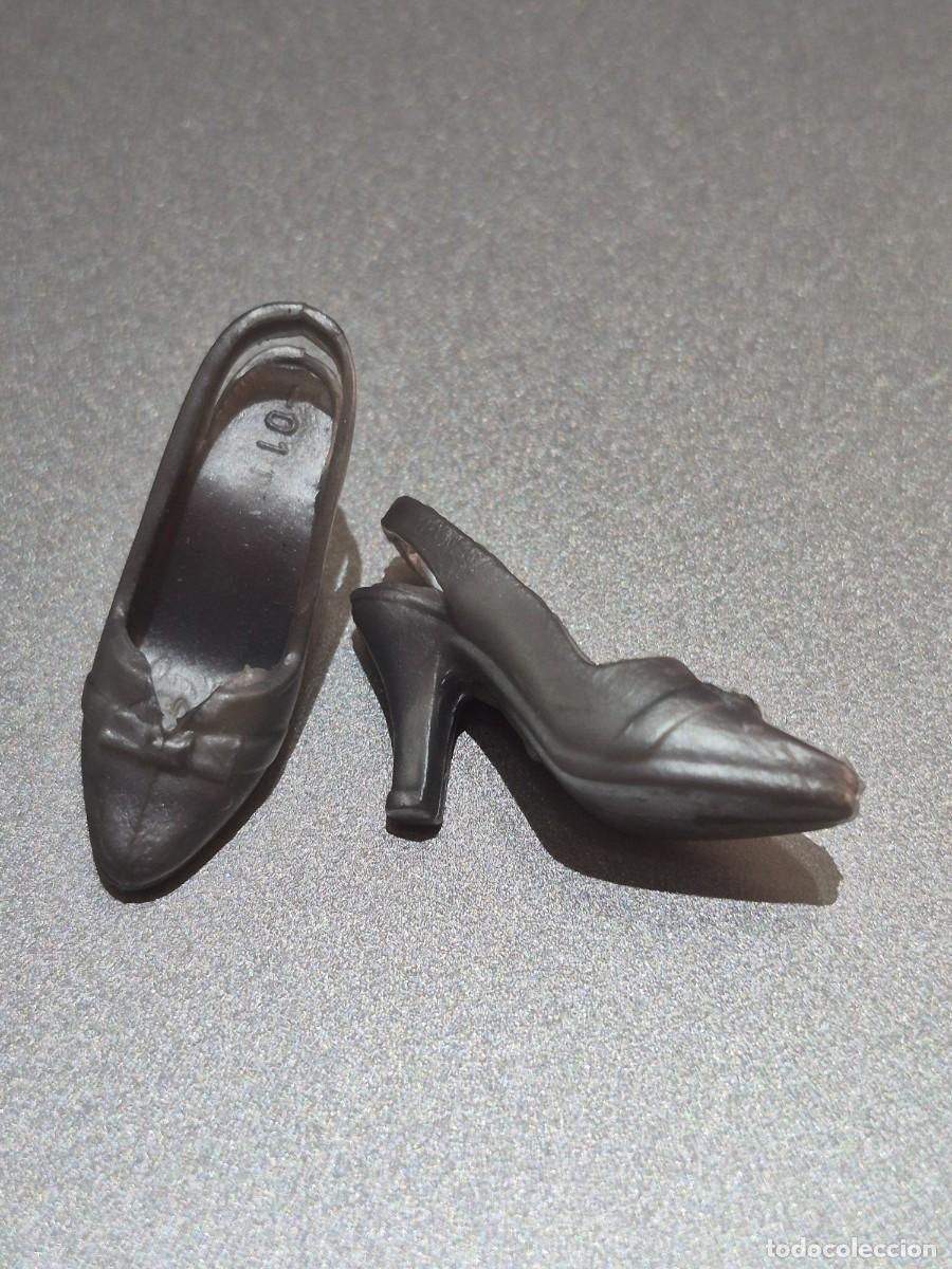Barbie y Ken: Zapatos, barbie plateados