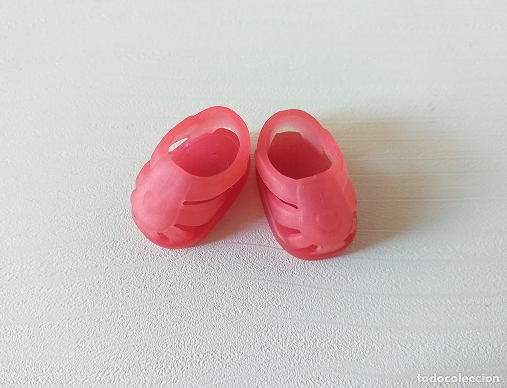 Barbie y Ken: Zapatos rojos de mu&ntilde;eca peque&ntilde;a hermana Barbie, stacie