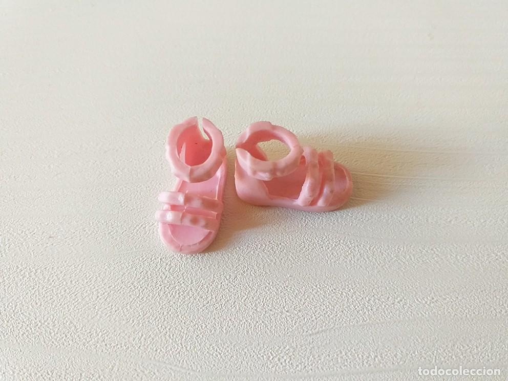 Barbie y Ken: Zapatos rosas de mu&ntilde;eca peque&ntilde;a hermana Barbie, stacie