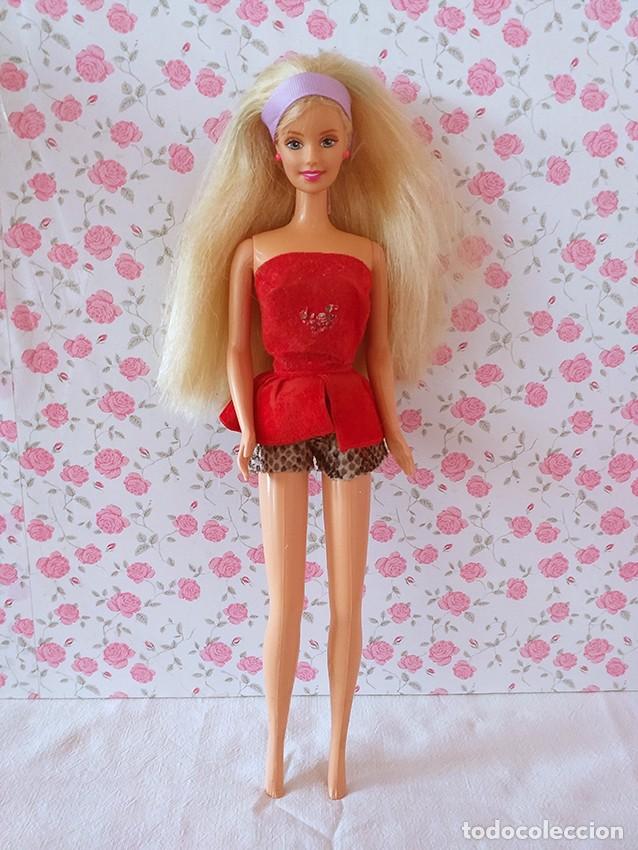 Barbie y Ken: Ropa para mu&ntilde;eca Barbie, corpi&ntilde;o rojo y pantal&oacute;n corto