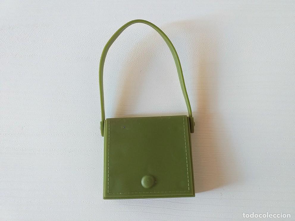 Barbie y Ken: Accesorio para mu&ntilde;eca Barbie, bolso verde