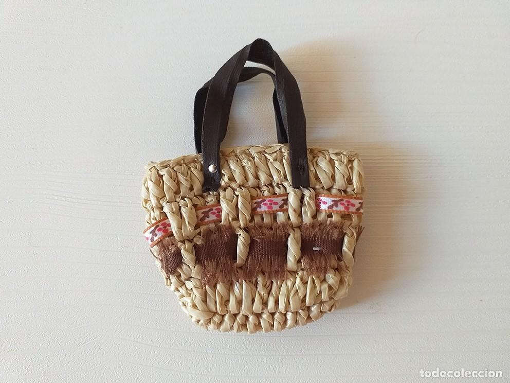 Barbie y Ken: Accesorio para mu&ntilde;eca Barbie, bolso de paja o rafia