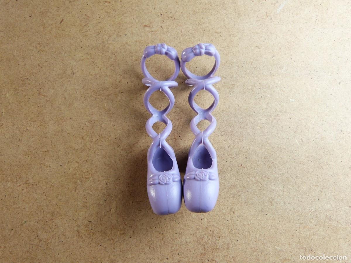 Barbie y Ken: Zapatillas de bailarina para mu&ntilde;eca Barbie - Color violeta