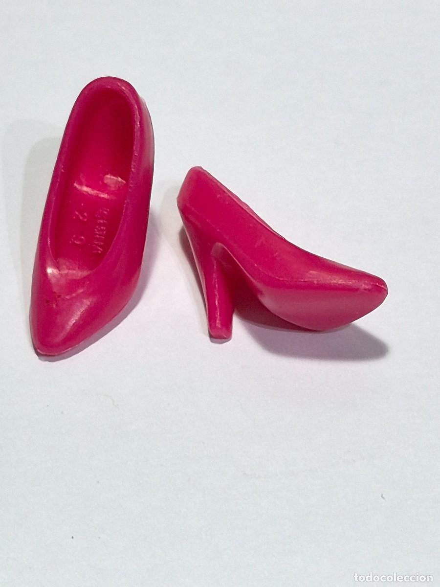 Barbie y Ken: Zapatos cl&aacute;sicos barbie