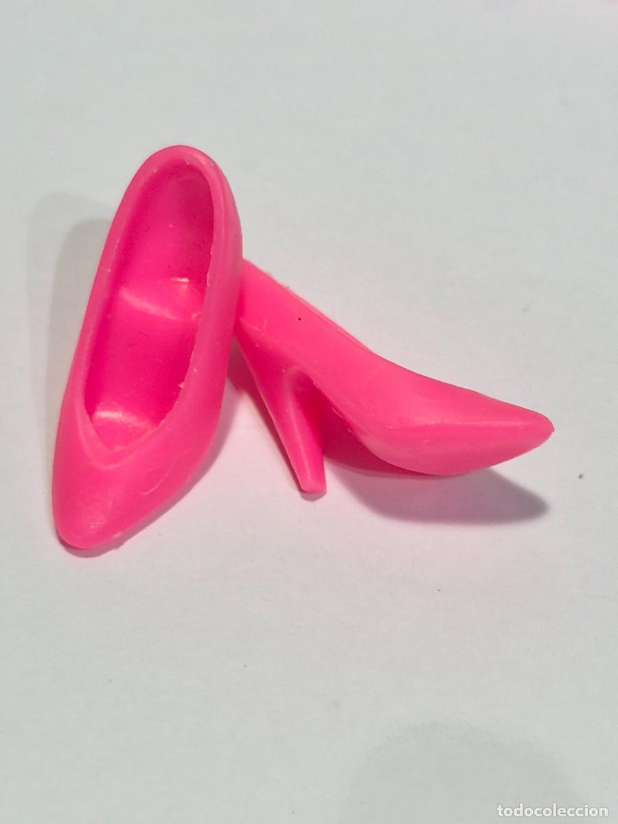 Barbie y Ken: Zapatos cl&aacute;sicos barbie purpurina