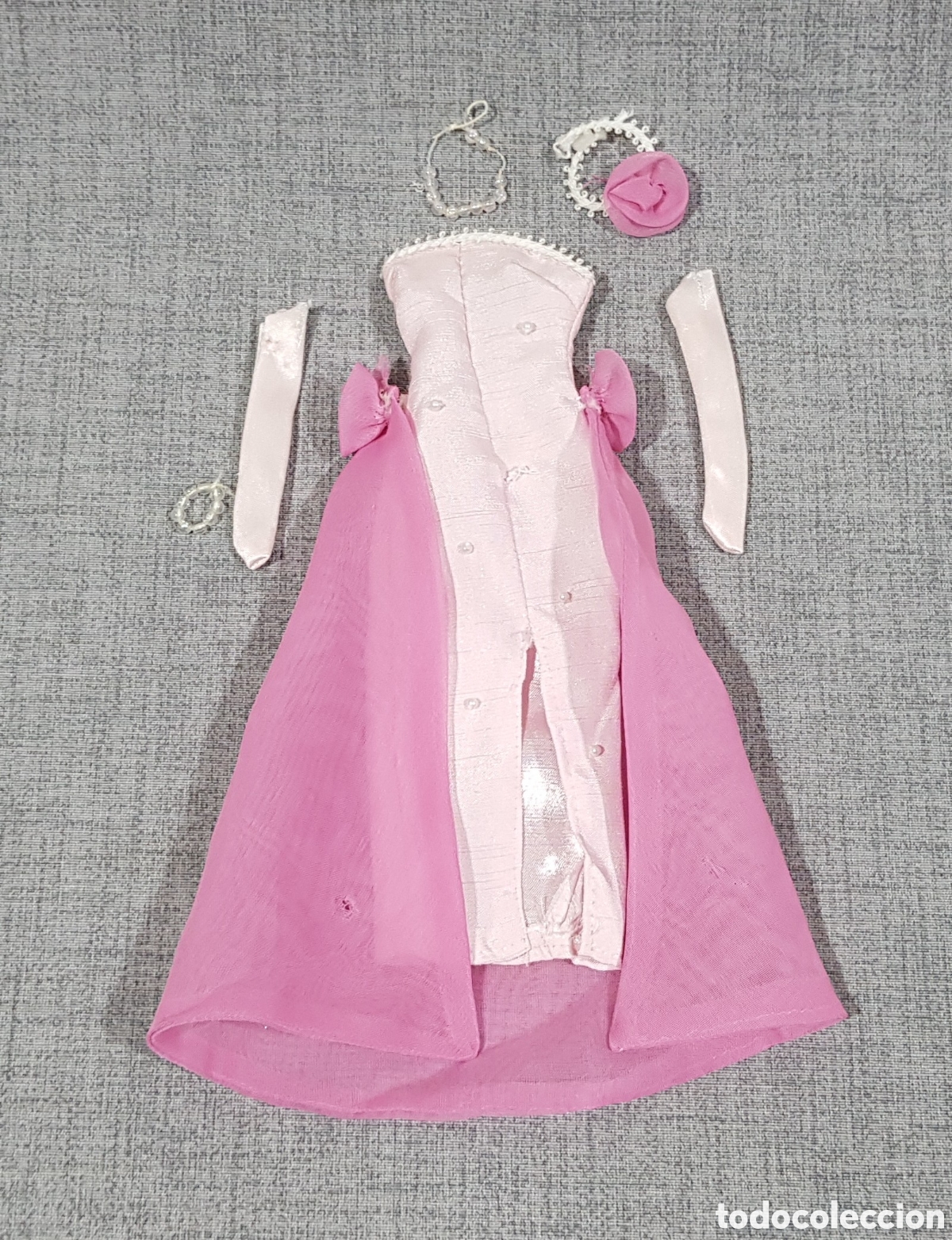Barbie y Ken: BARBIE ALEMANIA. VESTIDO DEL COLECCIONABLE DE RBA -DESCUBRE EL MUNDO CON BARBIE- A&Ntilde;OS 2000