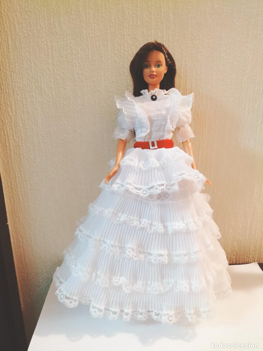 Barbie y Ken: Barbie con antiguo traje de pel&iacute;cula de Salvat