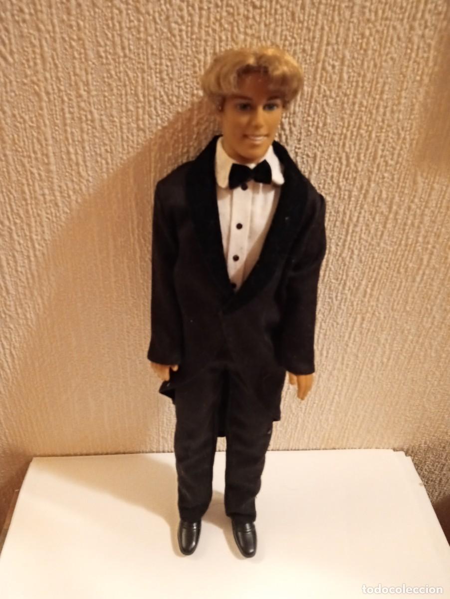 Barbie y Ken: De Barbie, antiguo Ken con traje chaqu&eacute; de novio o de gala